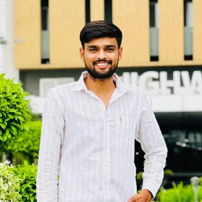 Rajneesh Yadav ๐๏ธโ๏ธ profile