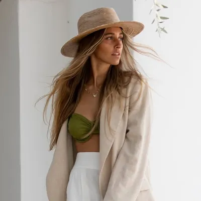 Theresa ◡̈ visual storytelling profile