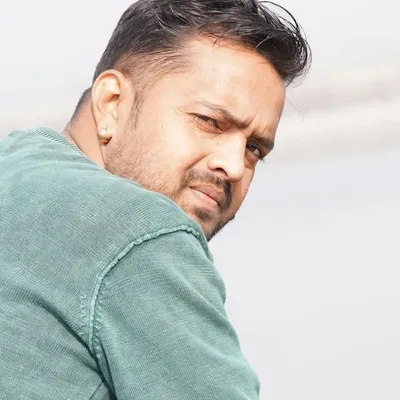Dev Thakur profile