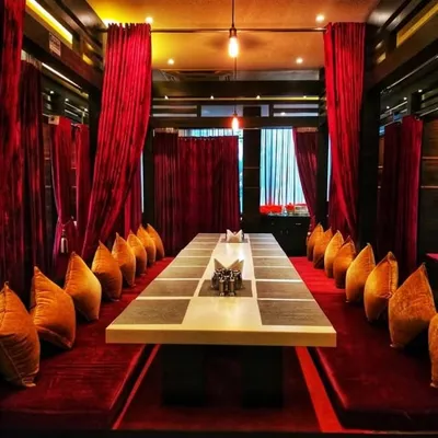 Luxury Hotel & Restaurant profile