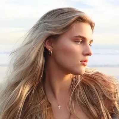 Skylar Dunn profile