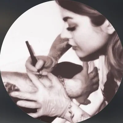 Frances Bean Cobain profile