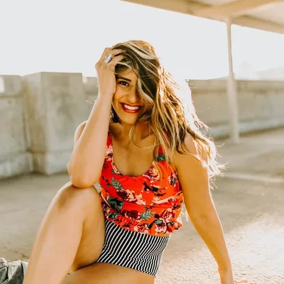 Tia 🐝 “Choosing Happy” 🙏🏽 w/ Me Sundays 4pm MST Live profile