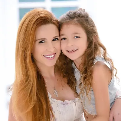 Cristie Anne | The Traveling Red | Disney Golden Oak Mom profile