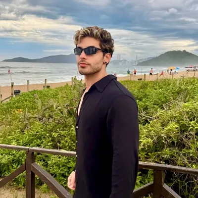 Thivas profile