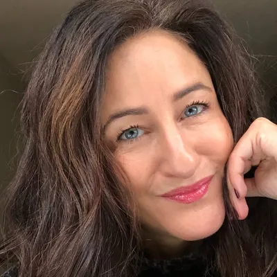 Genevieve Nikolopulos profile