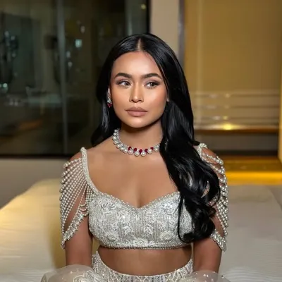 VIDA KHAN profile