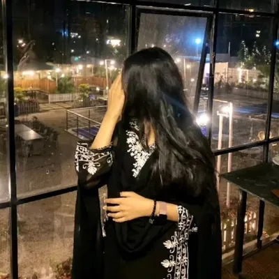 R.🦋 profile