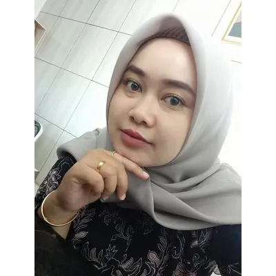 Tia Setiawati profile