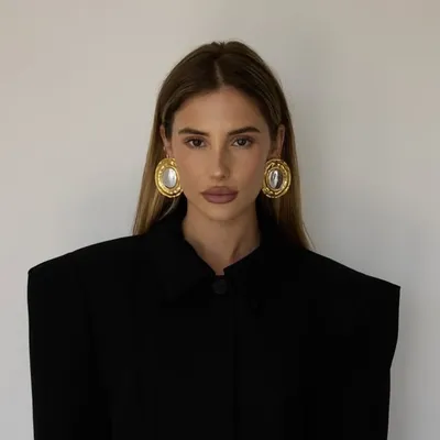 Tia Agombar profile