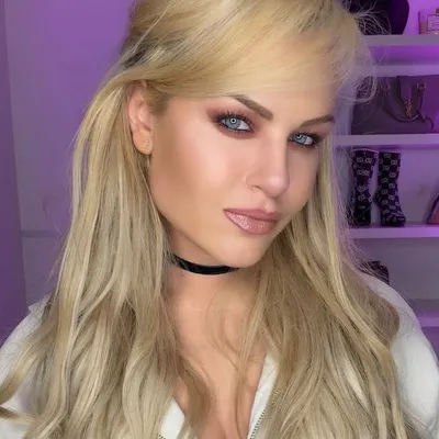 Tiffany Blondii profile