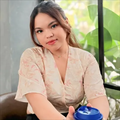 Tina Secaria profile
