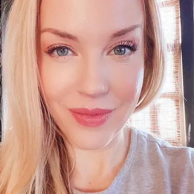 Leslie | Beauty & Skincare profile