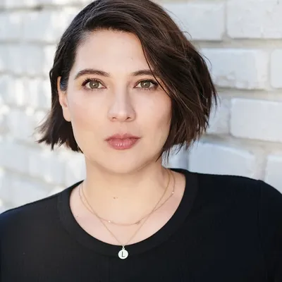 Taylor Jenkins Reid profile