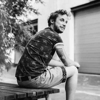 ɴɪᴇʟ ᴠᴀɴ ʜᴇʀᴄᴋ travel blog profile
