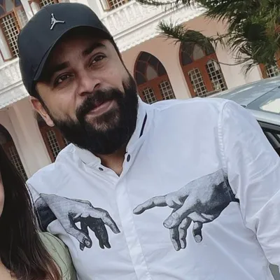 Tom profile