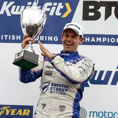 Tom Chilton ๐จโ๐ profile