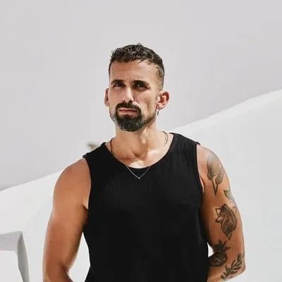 Tom profile