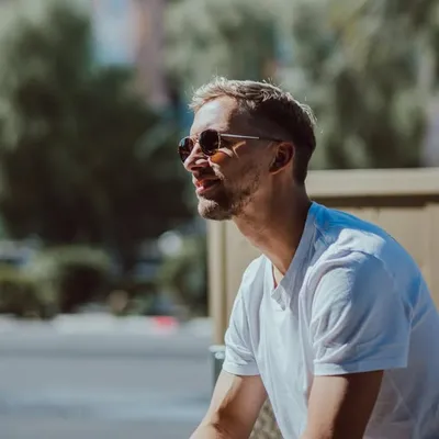 Tom profile