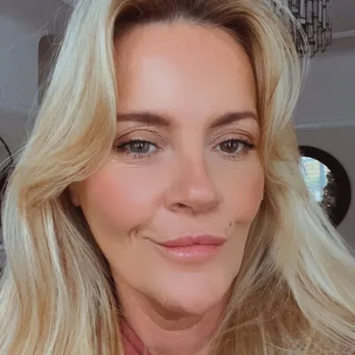 Toni Dee profile