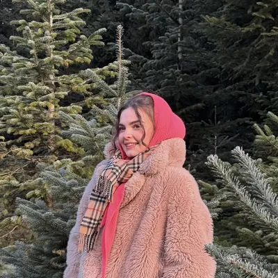 Elaina • Fashion, Food & Mindfulness profile