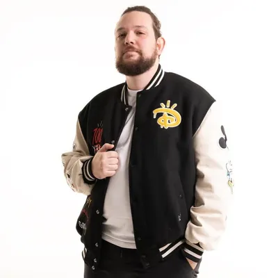 TukuGR | Comedian • Storyteller • Podcaster profile