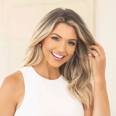 Kim Lyons profile