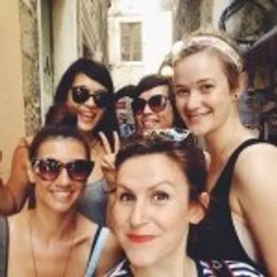 female world travel blogging profile