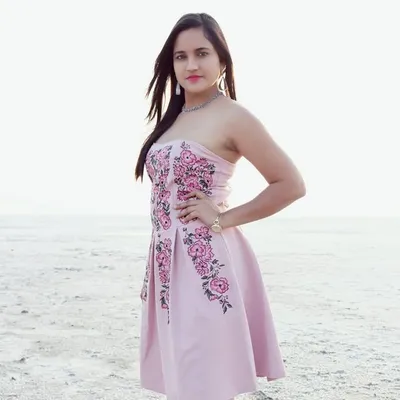 Aashi Neekhara profile