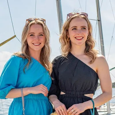 Sarah & Leah •Twin Besties •NYC profile