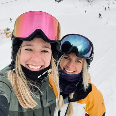TGWS • Laura & Maylin profile