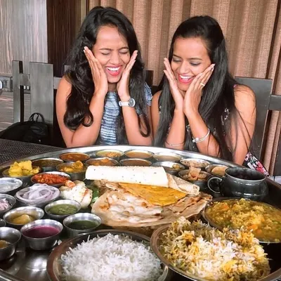 twohungrysoulss profile