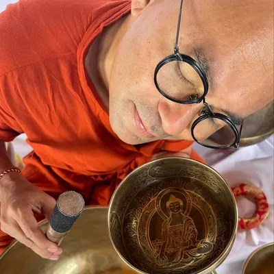 Ugyen Pema Lundup ཨོ་རྒྱན་པདྨ་ལྷུན་གྲུབ།-Paul Amron Yuwono profile