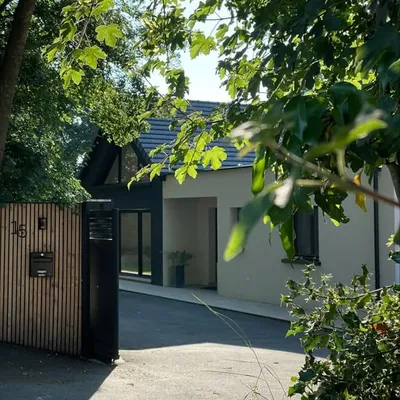 Une Cabane Dans Les Bois profile