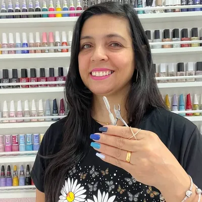 Laine / nail designer, esmaltacao em gel, manicure profile