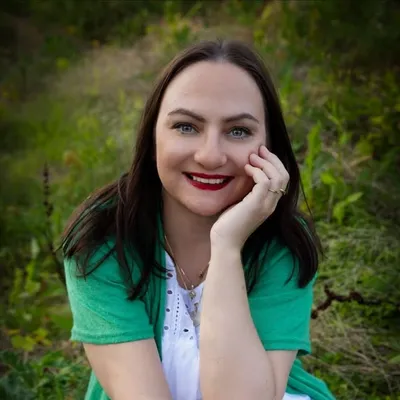 Nina Pfau | Astrologie | Ausbildungen profile