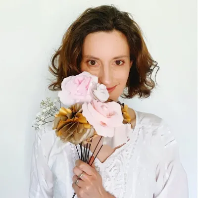 Un papillon s’envole | Poésie fleurie profile