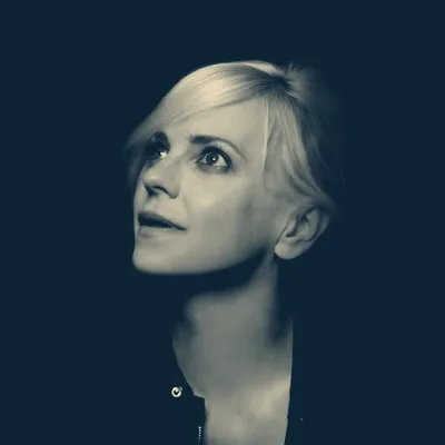 Anna Faris is Unqualified profile