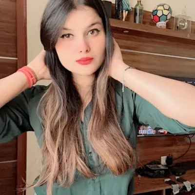 URVI KAR CHAUDHARY🌙 profile