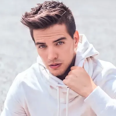 Vadhir Derbez profile