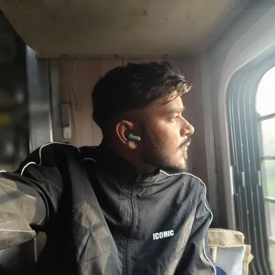 Vaiibhav Yadav ๐ profile