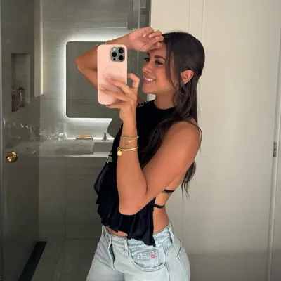 Valeria profile