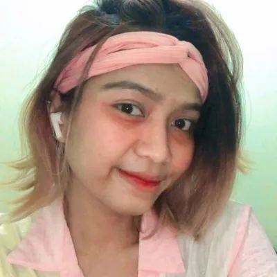 V A L✨ profile
