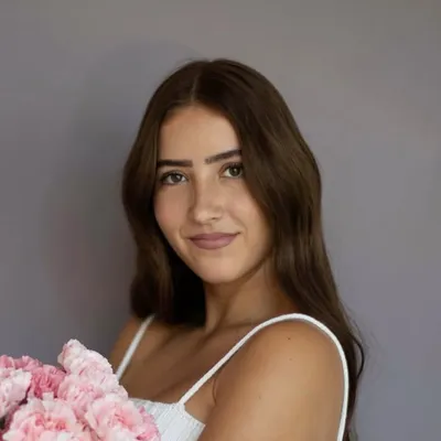 Valerie Caz profile