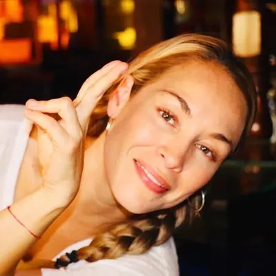 Vale Lozano profile