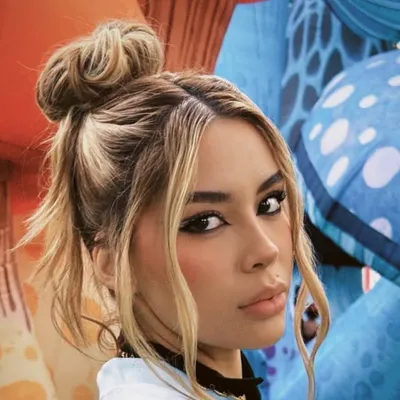 V Á L U profile