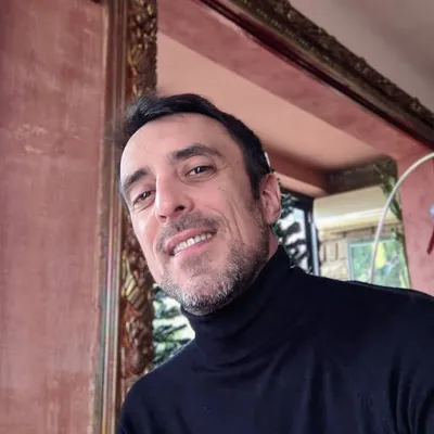 Julien Piacenza Van Caneghem profile