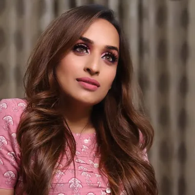 Dallas Makeup Artist | Shreya N Grewal profile