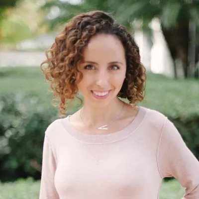 Vannia Enriquez • Marketing Consultant profile