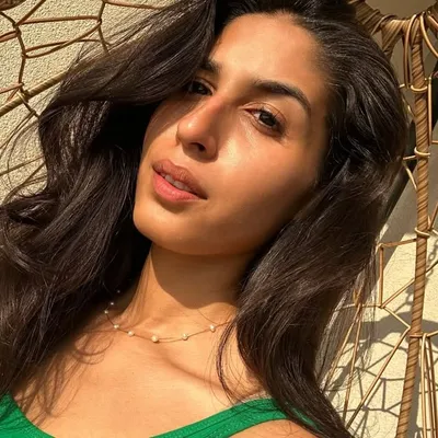Vardah Aziz profile